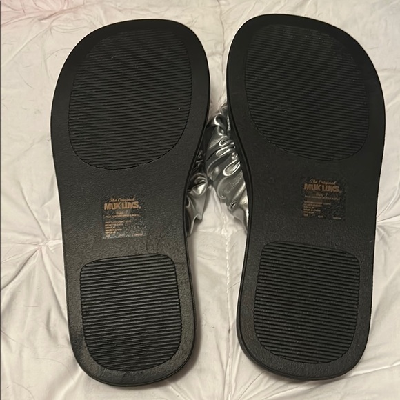 Muk Luks Silver Black Sandals with Chain Embellishment - Picture 3 of 6